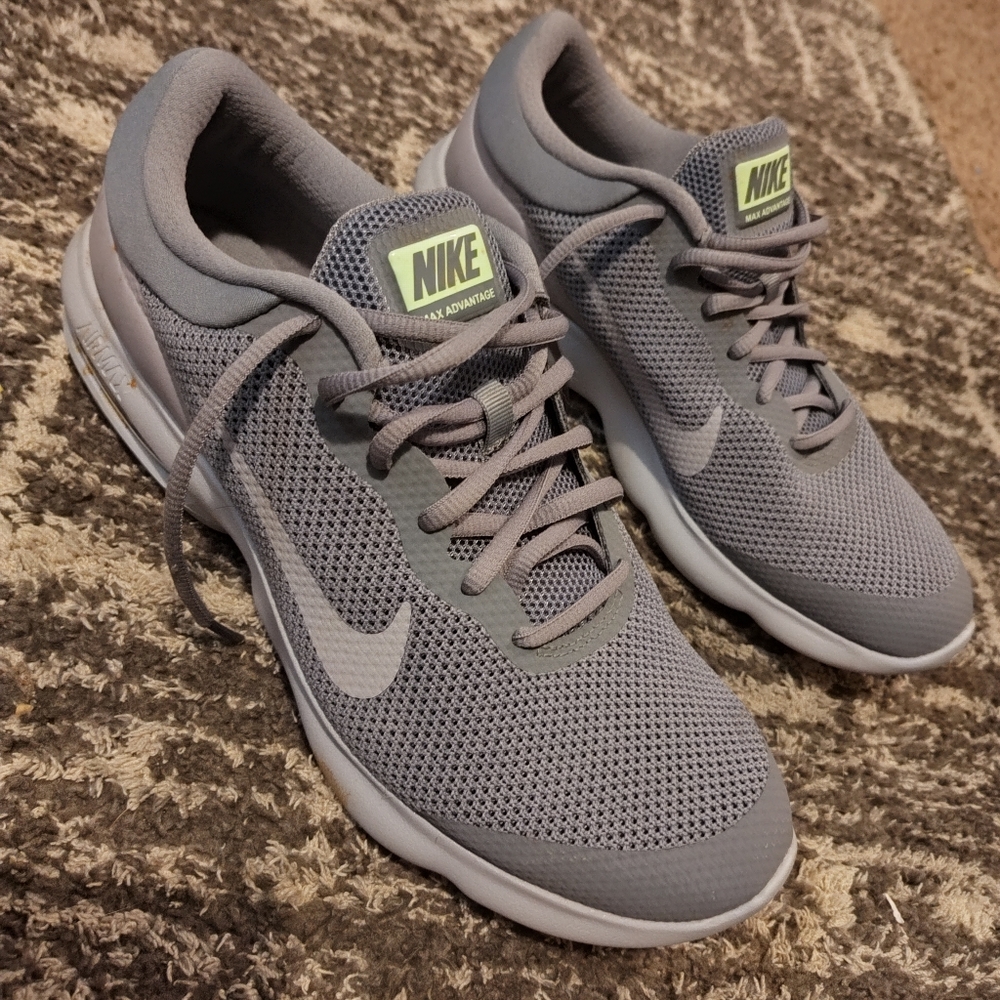 Nike Air Max Advantage Running Shoes
